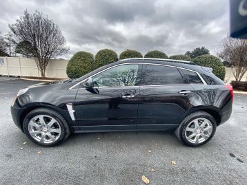 Cadillac SRX's photo